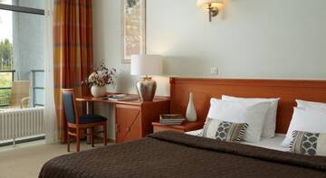 Фото номера Люкс с балконом Гостиница ВеличЪ Country Club г. Звенигород 3