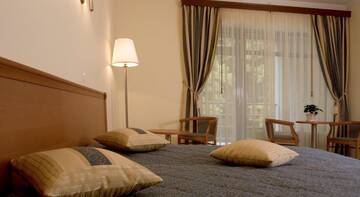 Фото номера Номер с кроватью размера «king-size» Гостиница ВеличЪ Country Club г. Звенигород 2