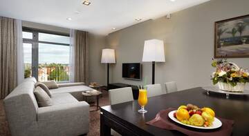 Фото номера Роскошные апартаменты Гостиница ВеличЪ Country Club г. Звенигород 5