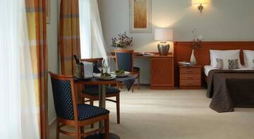 Фото номера Люкс с балконом Гостиница ВеличЪ Country Club г. Звенигород 5