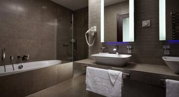 Фото номера Апартаменты Делюкс Гостиница ВеличЪ Country Club г. Звенигород 6